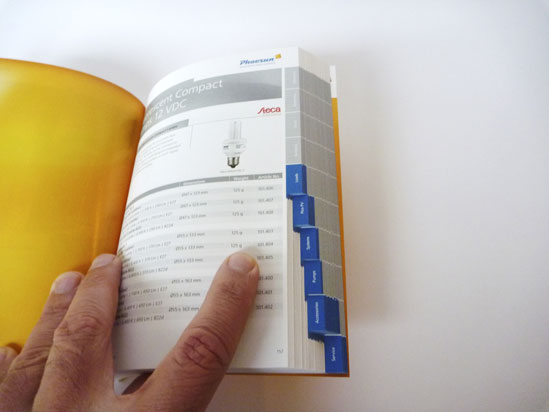 Broschüre Druckerei Uhl-Meidia: Beispiel Registerstanzung mit Taben